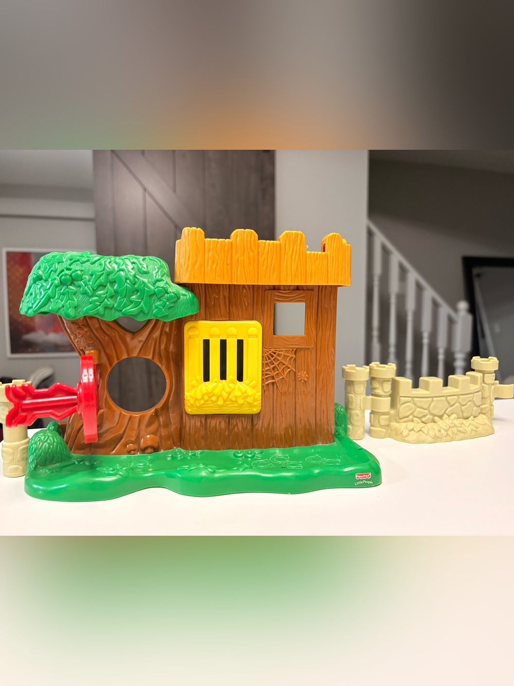 Fisher-Price Little People Lil Kingdom Castle Watchful Woodsman Robin Hood 2003